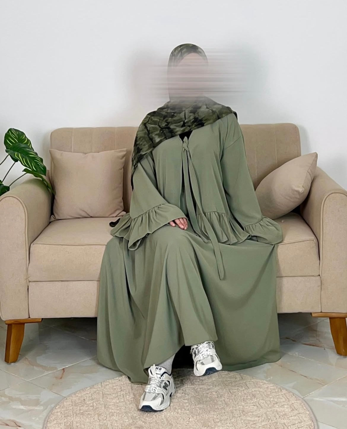 Ensemble abaya fluide avec cape à volants