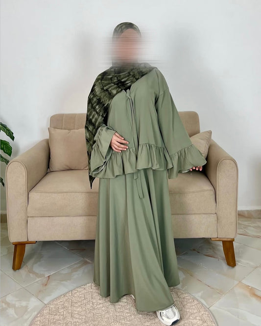 Ensemble abaya fluide avec cape à volants