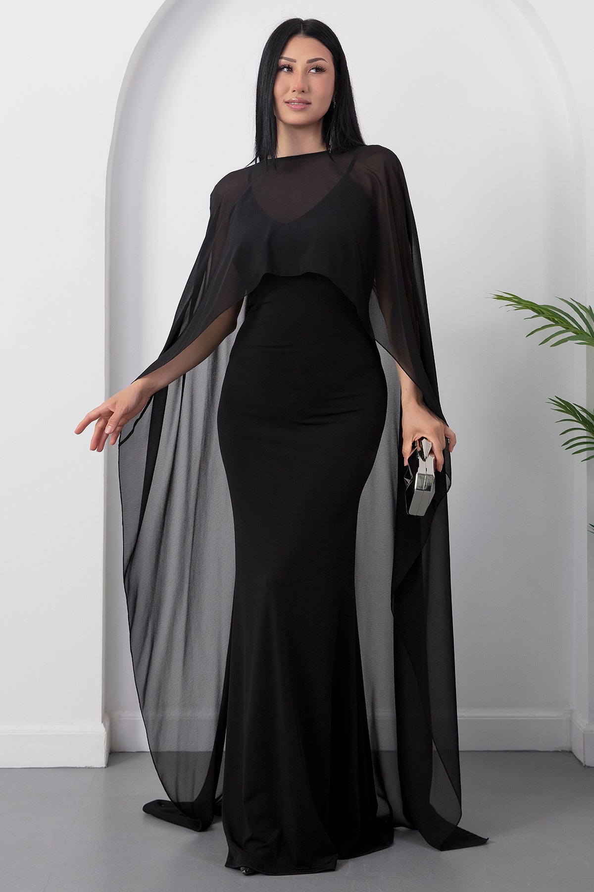 Robe Sandy élégante à bretelles, col châle montant