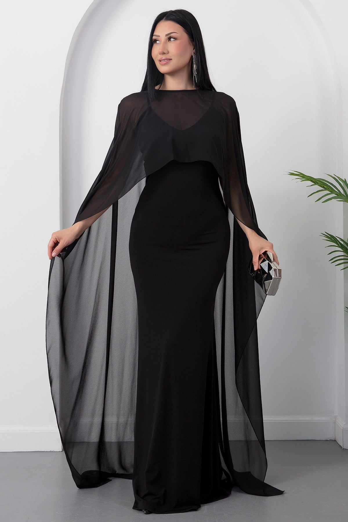 Robe Sandy élégante à bretelles, col châle montant