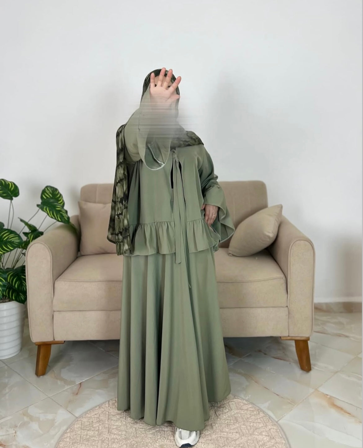 Ensemble abaya fluide avec cape à volants