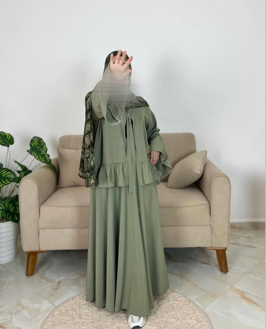 Ensemble abaya fluide avec cape à volants