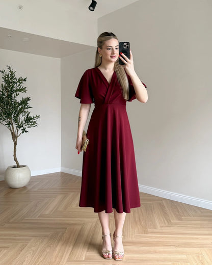 Robe à col croisé avec manches à volants