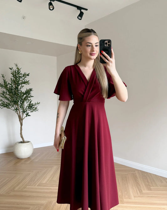 Robe à col croisé avec manches à volants